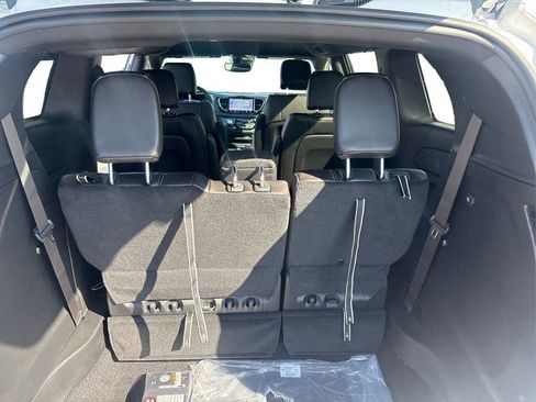 New 2026 Chrysler Pacifica Select FWD image 11