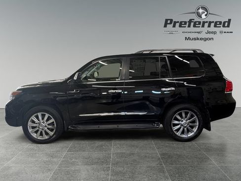 Used 2011 Lexus LX 570 4WD w/ Luxury Pkg image 9