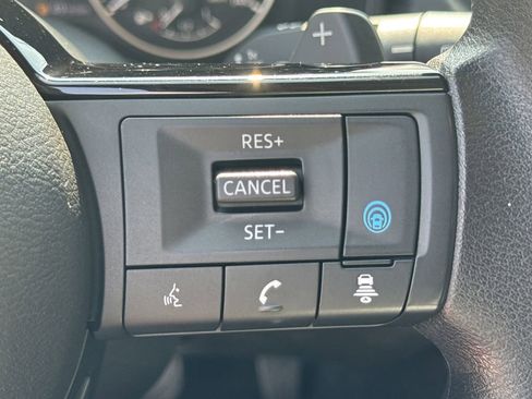 Used 2023 Nissan Rogue SV image 25