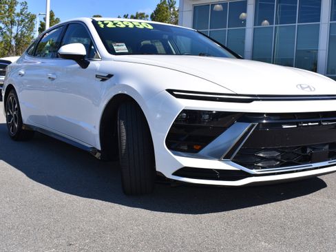 Used 2025 Hyundai Sonata SEL image 3