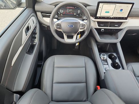 New 2026 Ford Explorer Active w/ Active Comfort Package AWD/4WD image 8