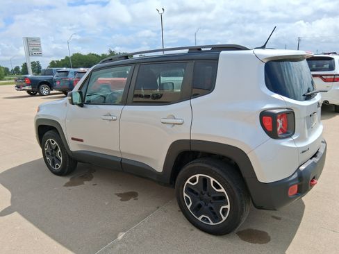 Used 2015 Jeep Renegade Trailhawk AWD/4WD image 6