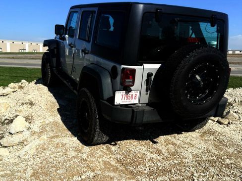 Used 2012 Jeep Wrangler Unlimited Sport image 4