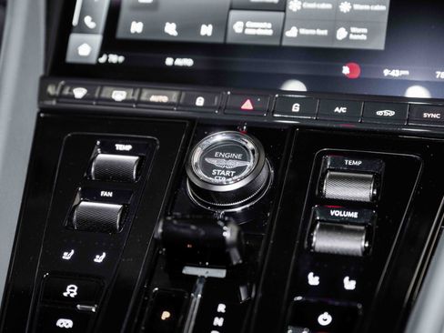 Used 2024 Aston Martin DB12 Coupe image 25