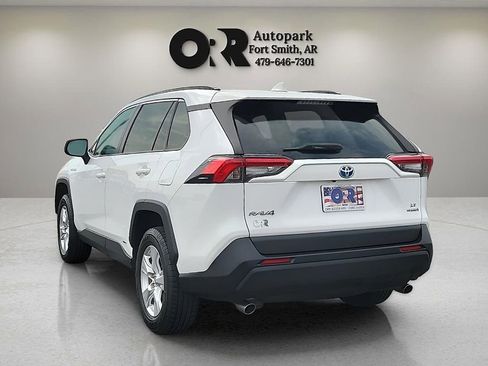 Used 2021 Toyota RAV4 LE AWD/4WD image 4