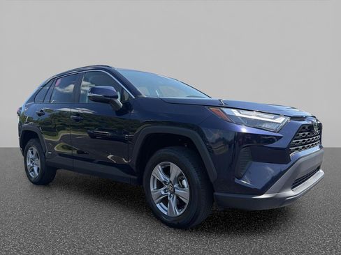 Used 2025 Toyota RAV4 XLE AWD/4WD image 2
