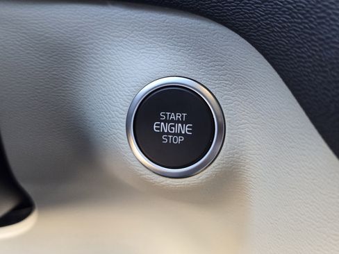 Used 2026 Volvo XC40 B5 Plus w/ Protection Package Premier image 28