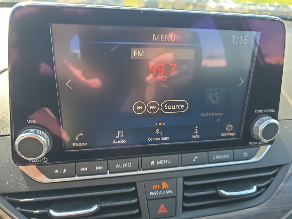 Used 2025 Nissan Altima 2.5 SV FWD image 19