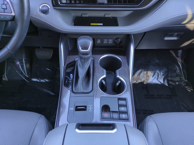 Used 2023 Toyota Highlander Limited AWD/4WD image 19