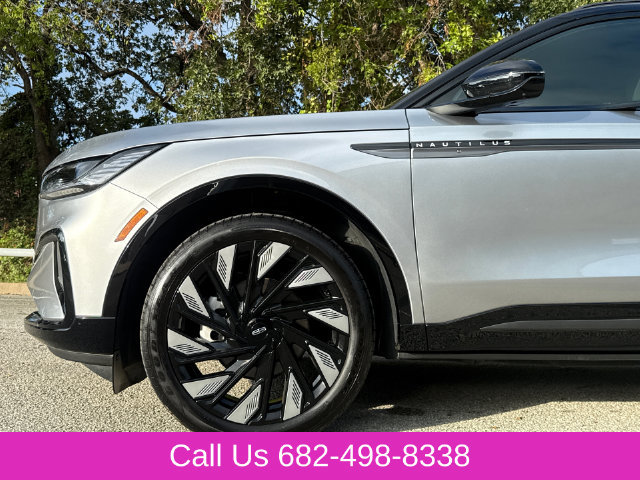 Used 2025 Lincoln Nautilus Reserve w/ Jet Appearance Package AWD/4WD image 5