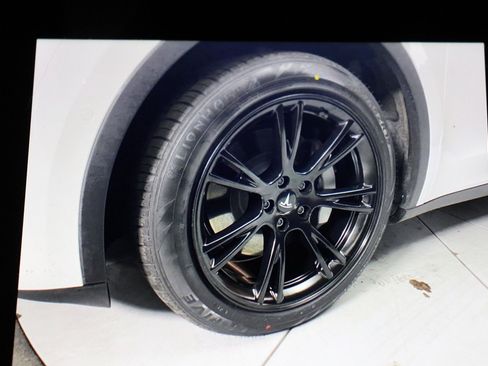 Used 2021 Tesla Model Y Long Range image 20