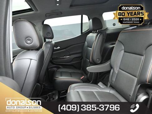 Used 2022 GMC Acadia AT4 w/ Technology Package image 12