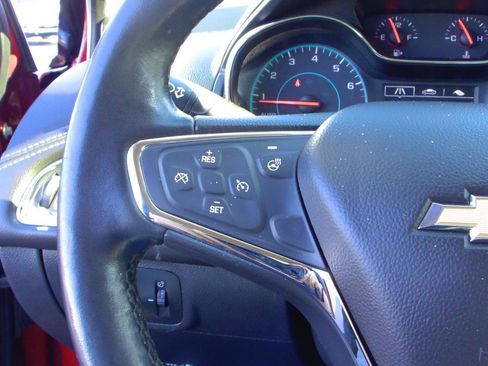 Used 2018 Chevrolet Cruze Premier FWD image 16