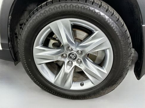 Used 2017 Toyota Highlander Limited AWD/4WD image 33