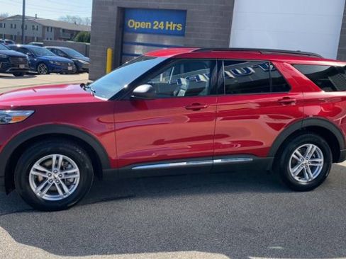 Certified 2022 Ford Explorer XLT w/ Equipment Group 202A AWD/4WD image 5