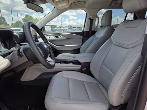 New 2026 Ford Explorer Active RWD image 9