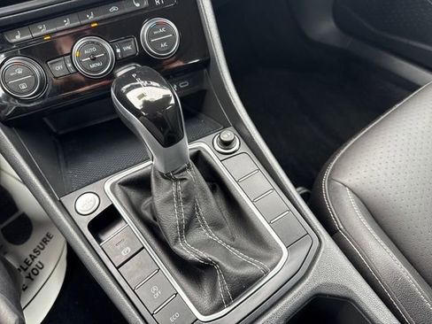 Certified 2024 Volkswagen Jetta SE image 27