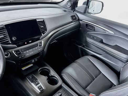 Certified 2023 Honda Passport TrailSport image 24