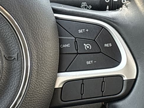 Used 2020 Jeep Compass Latitude AWD/4WD image 22