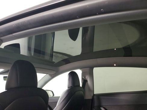 Used 2021 Tesla Model Y Long Range image 15