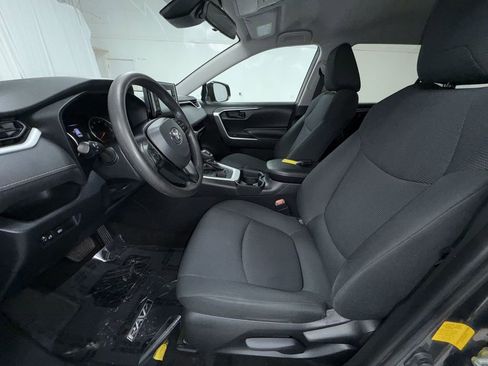 Used 2019 Toyota RAV4 LE AWD/4WD image 13