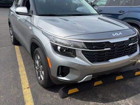 Used 2025 Kia Seltos LX AWD/4WD image 2