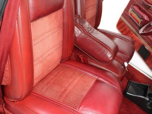 Used 1986 Jeep Grand Wagoneer image 23