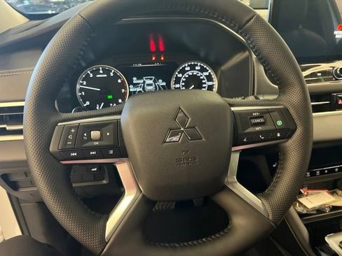 Used 2026 Mitsubishi Outlander LE FWD image 17