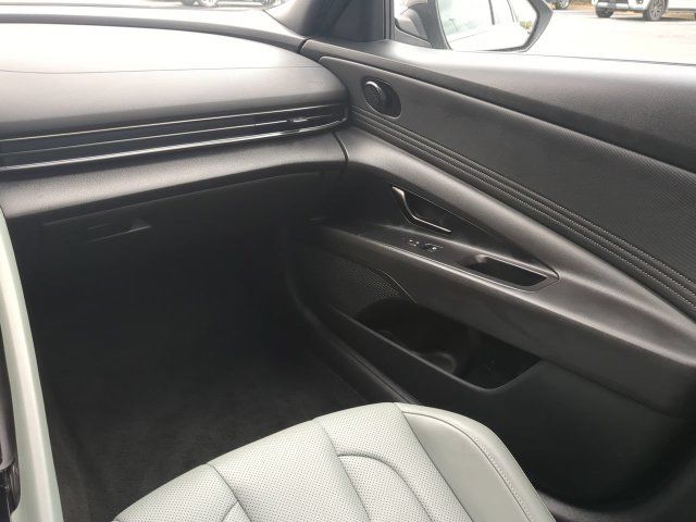 Used 2025 Hyundai Elantra Limited FWD image 15