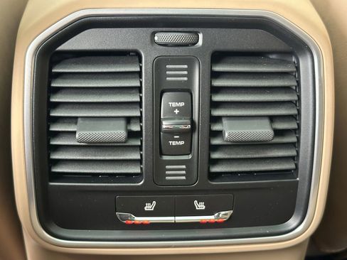 New 2026 Porsche Macan image 17