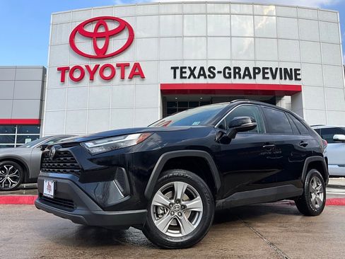 Used 2025 Toyota RAV4 XLE image 2