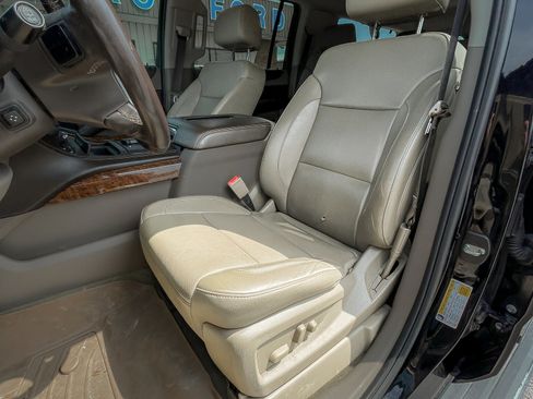 Used 2018 Chevrolet Suburban Premier AWD/4WD image 14
