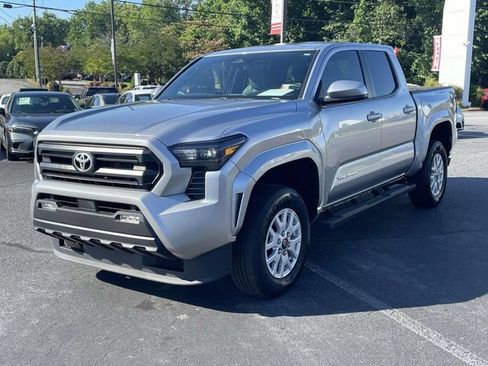 Used 2025 Toyota Tacoma SR5 RWD image 5