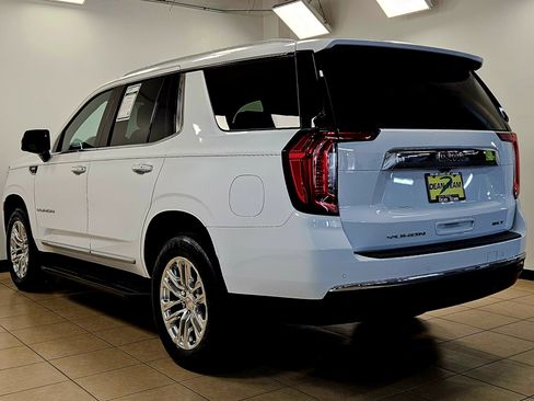 Used 2021 GMC Yukon SLT w/ SLT Premium Package AWD/4WD image 4