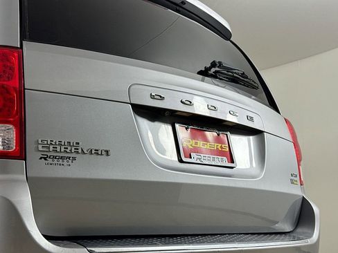 Used 2019 Dodge Grand Caravan SXT image 21