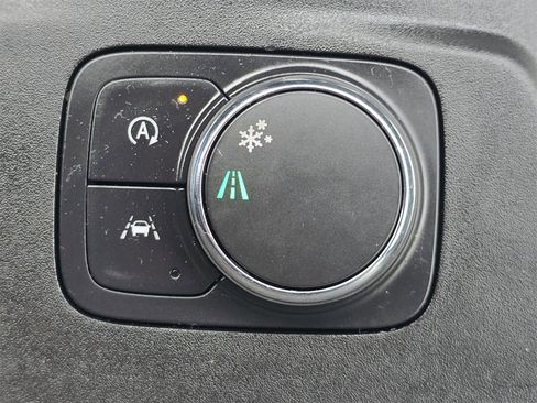 Certified 2023 Chevrolet Traverse LT image 35