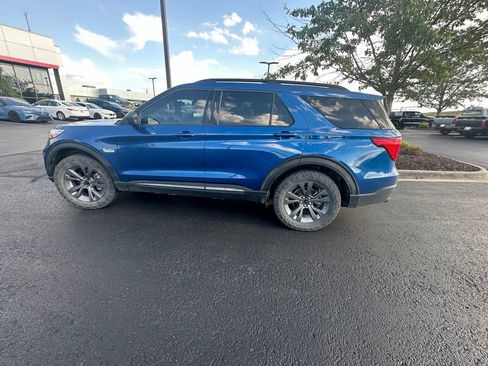 Used 2021 Ford Explorer XLT w/ Equipment Group 202A AWD/4WD image 8