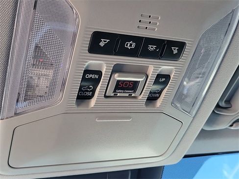 Used 2019 Toyota RAV4 XLE Premium image 18