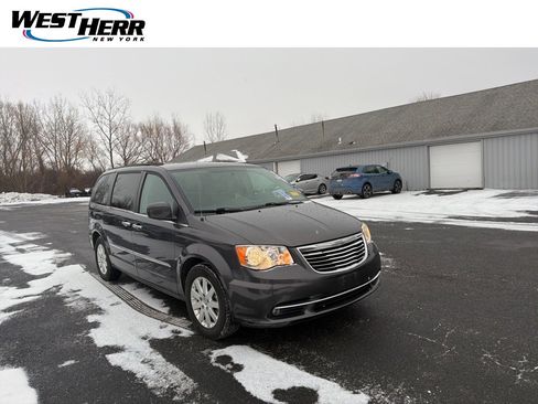Used 2016 Chrysler Town & Country Touring w/ Driver Convenience Group image 1