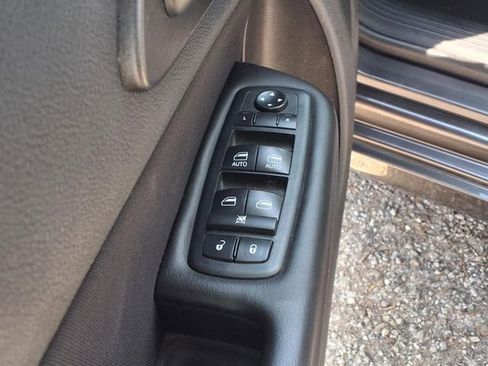 Used 2015 Chrysler 200 Limited FWD image 15