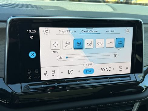 Used 2026 Volkswagen Atlas SE FWD image 25