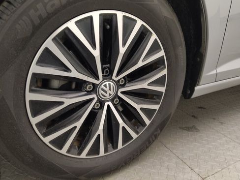 Used 2019 Volkswagen Jetta SEL w/ Cold Weather Package FWD image 31