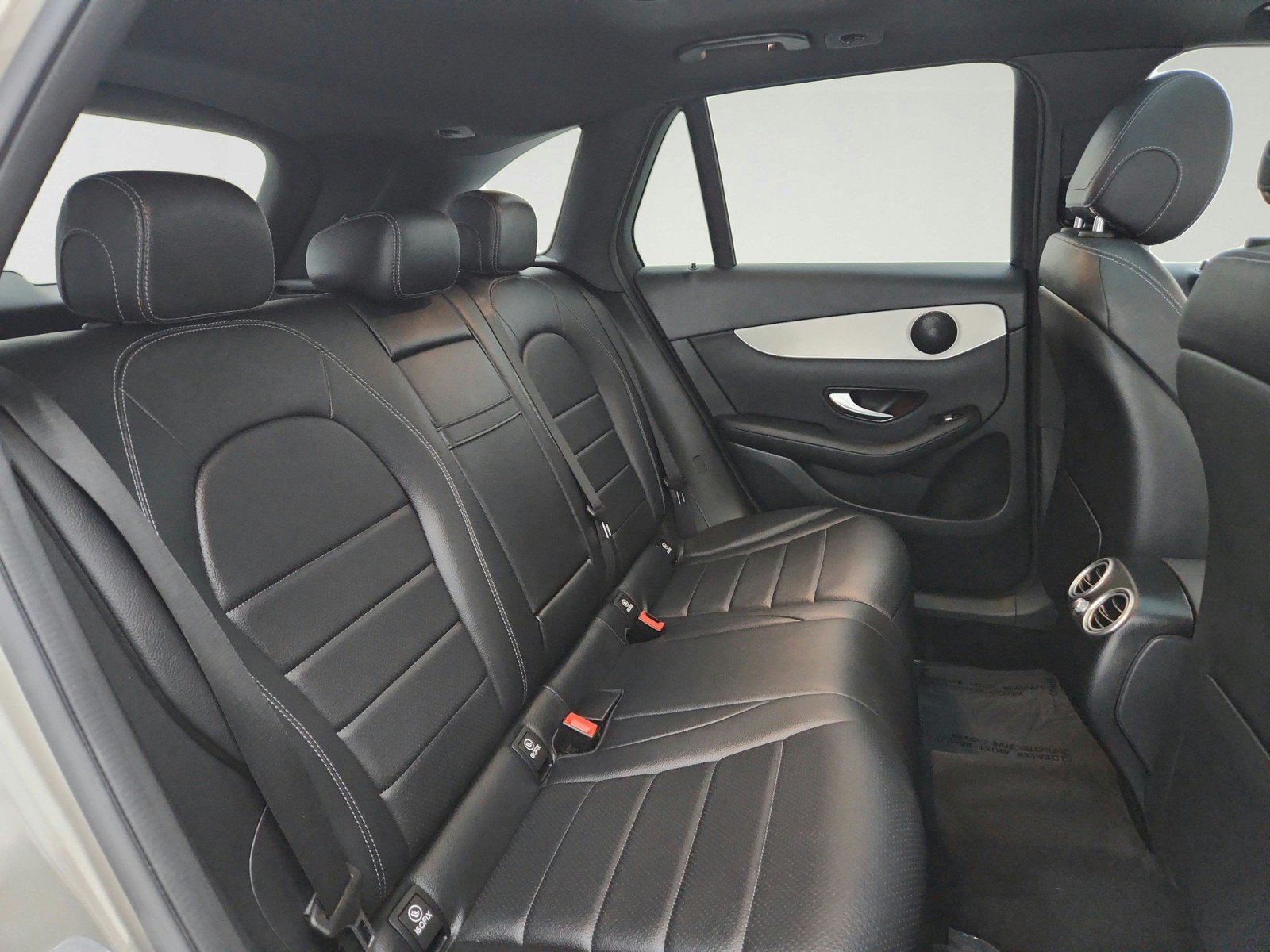 Certified 2021 Mercedes-Benz GLC 300 4MATIC w/ Driver Assistance Package image 33