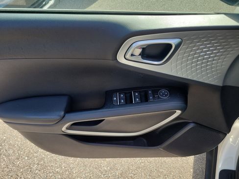 Used 2020 Kia Soul LX FWD image 19