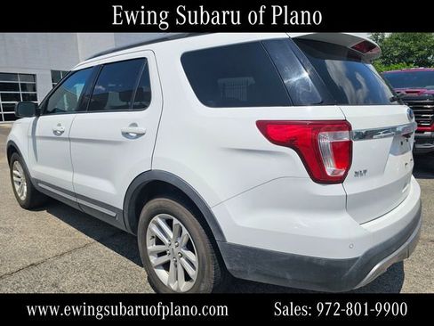 Used 2017 Ford Explorer XLT w/ Equipment Group 202A FWD image 3