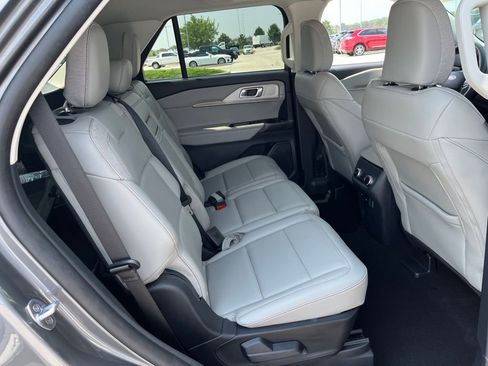 Used 2025 Ford Explorer Active w/ Active Comfort Package image 16