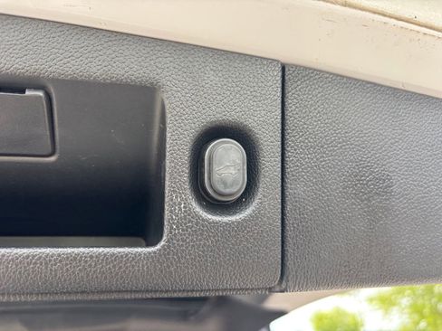 Used 2019 GMC Yukon XL SLT AWD/4WD image 18