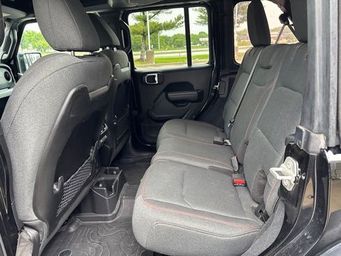Used 2024 Jeep Wrangler Unlimited Rubicon AWD/4WD image 36