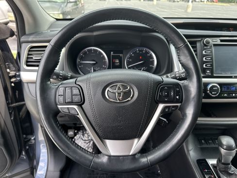 Used 2018 Toyota Highlander Limited Platinum AWD/4WD image 18