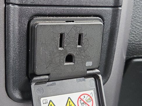 Used 2023 RAM 1500 Classic SLT w/ Trailer & Traction Group image 18